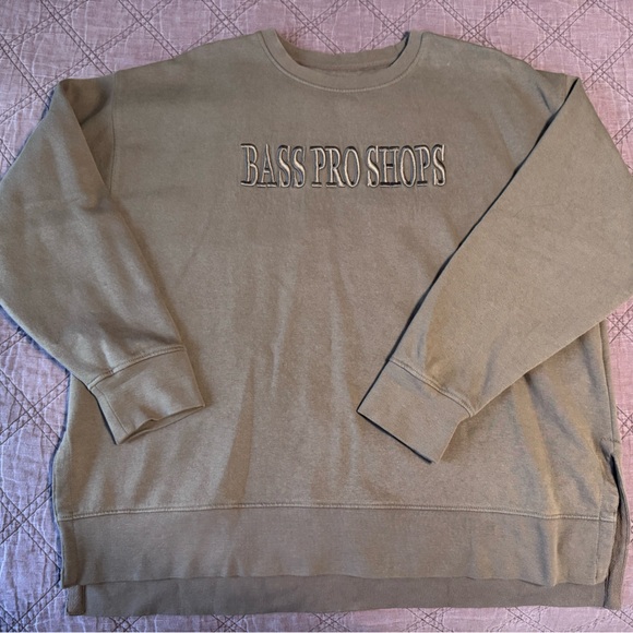Women’s Bass Pro Crewneck - Picture 1 of 3